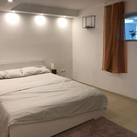 Bescheidene Untergeschoss Wohnung In Guter Lage. Köln Ngoại thất bức ảnh