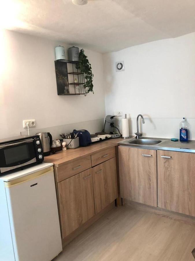 Bescheidene Untergeschoss Wohnung In Guter Lage. Köln Ngoại thất bức ảnh